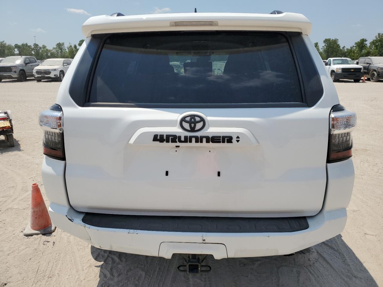 JTEEU5JR8R5307111 2024 Toyota 4Runner Sr5