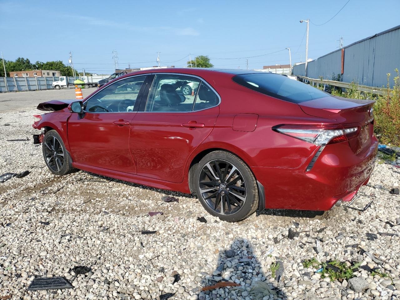 4T1B61HK8JU676334 2018 TOYOTA CAMRY - Image 2