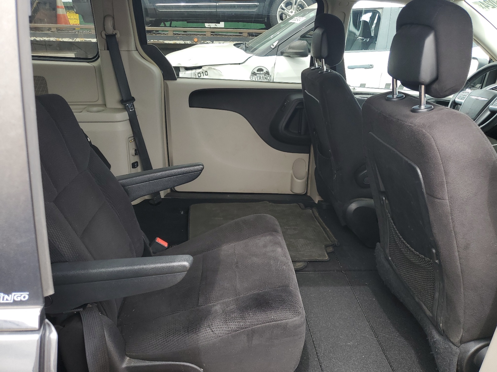 2A4RR5DG5BR615051 2011 Chrysler Town & Country Touring