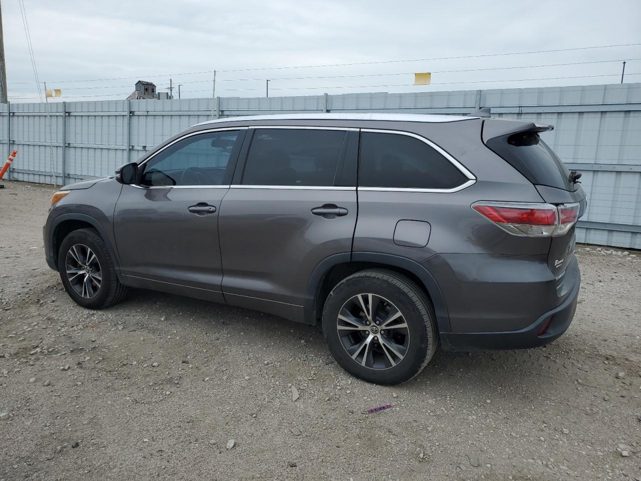 2016 Toyota Highlander - Image 2