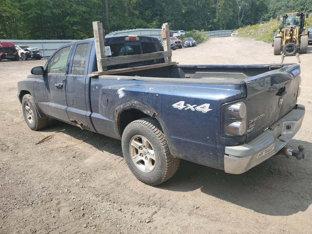 2005 Dodge Dakota - Image 2