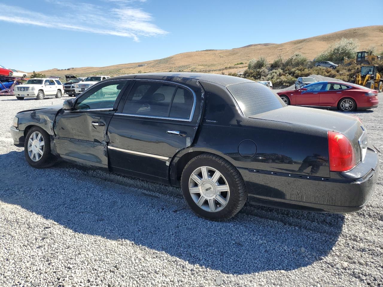 2011 Lincoln Town Car - Image 2