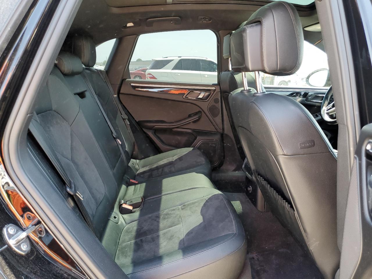 2016 Porsche Macan S VIN: WP1AB2A57GLB46116 Lot: 64020004