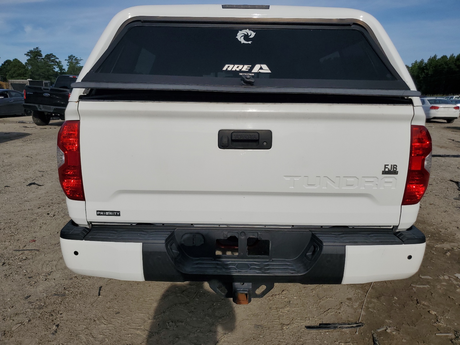 5TFDY5F19JX757933 2018 Toyota Tundra Crewmax Sr5