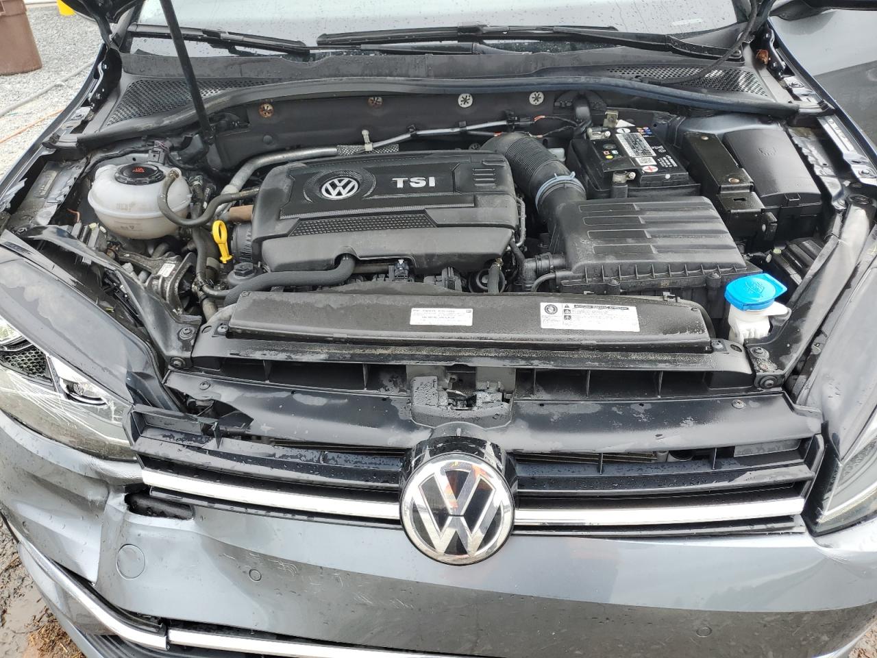 3VWC17AU2JM267270 2018 Volkswagen Golf Sportwagen S