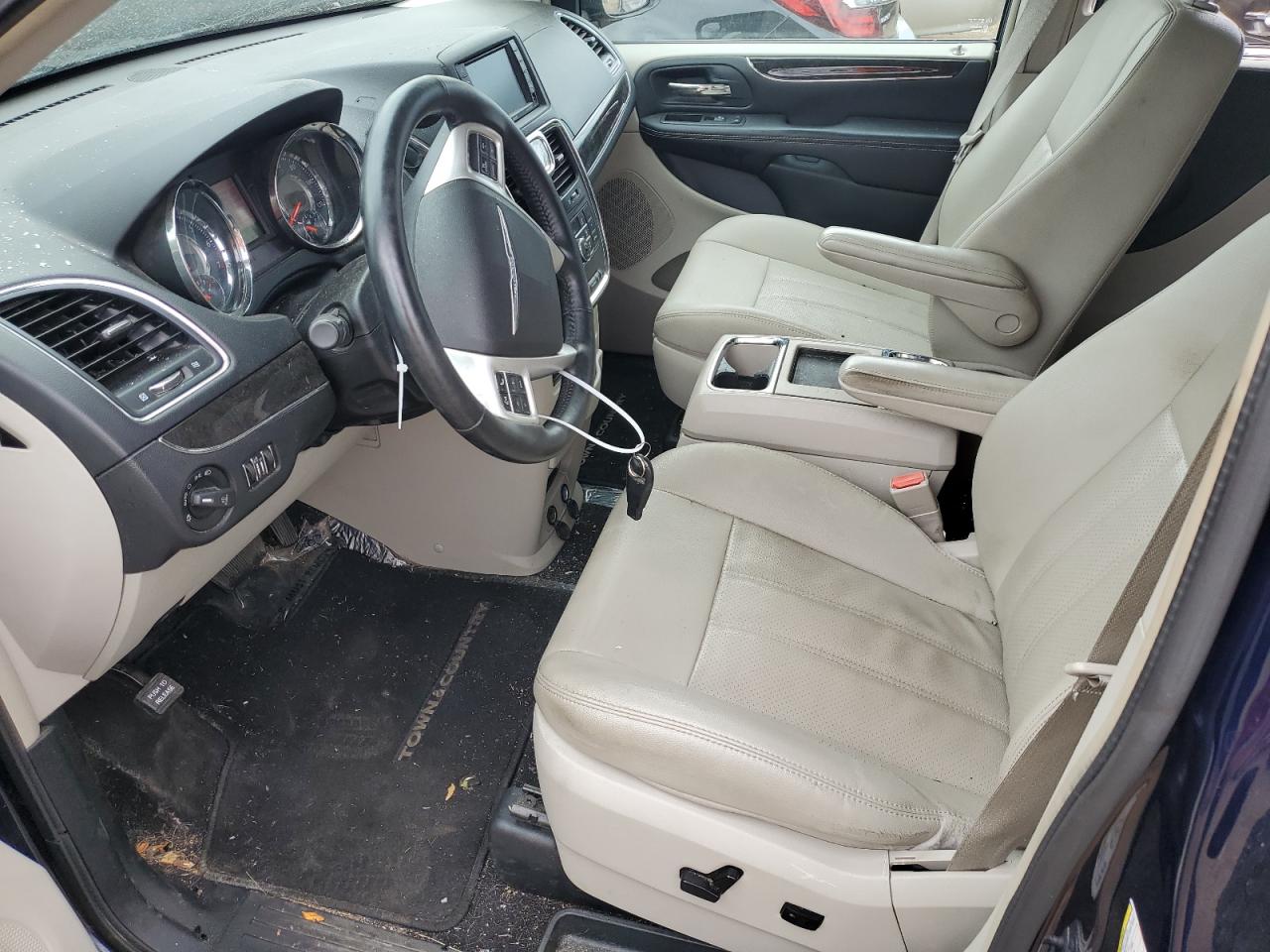 2015 Chrysler Town & Country Touring L VIN: 2C4RC1CG4FR555044 Lot: 64796404