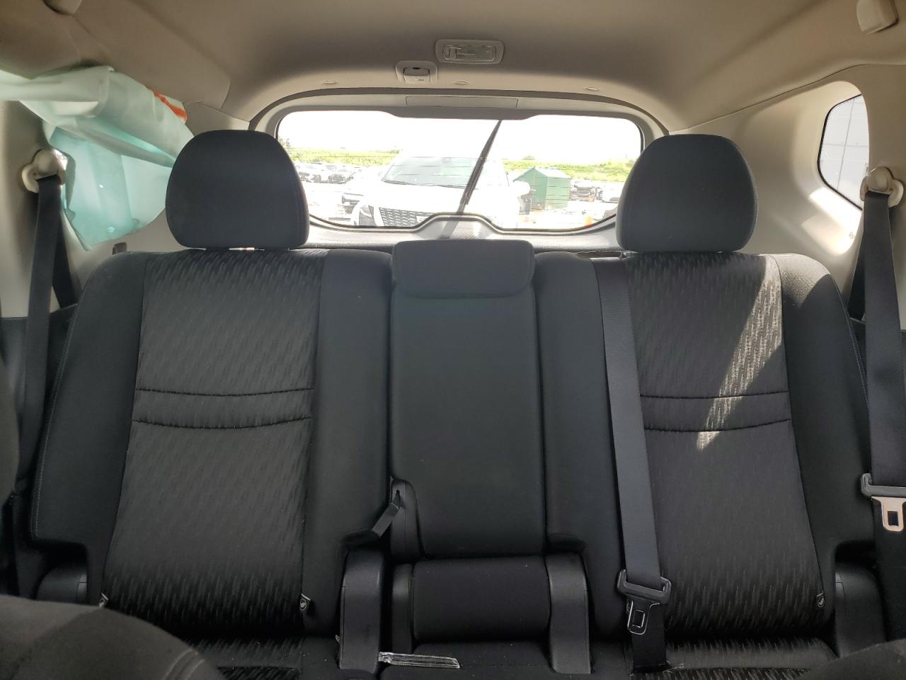 2017 Nissan Rogue - Image 10