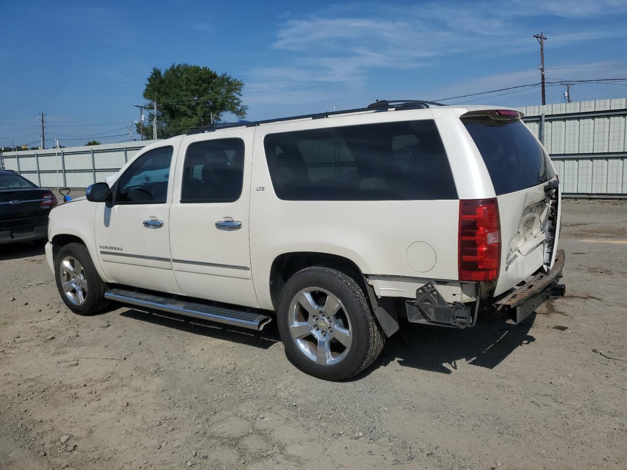 1GNSKKE39BR355613 2011 Chevrolet Suburban K1500 Ltz