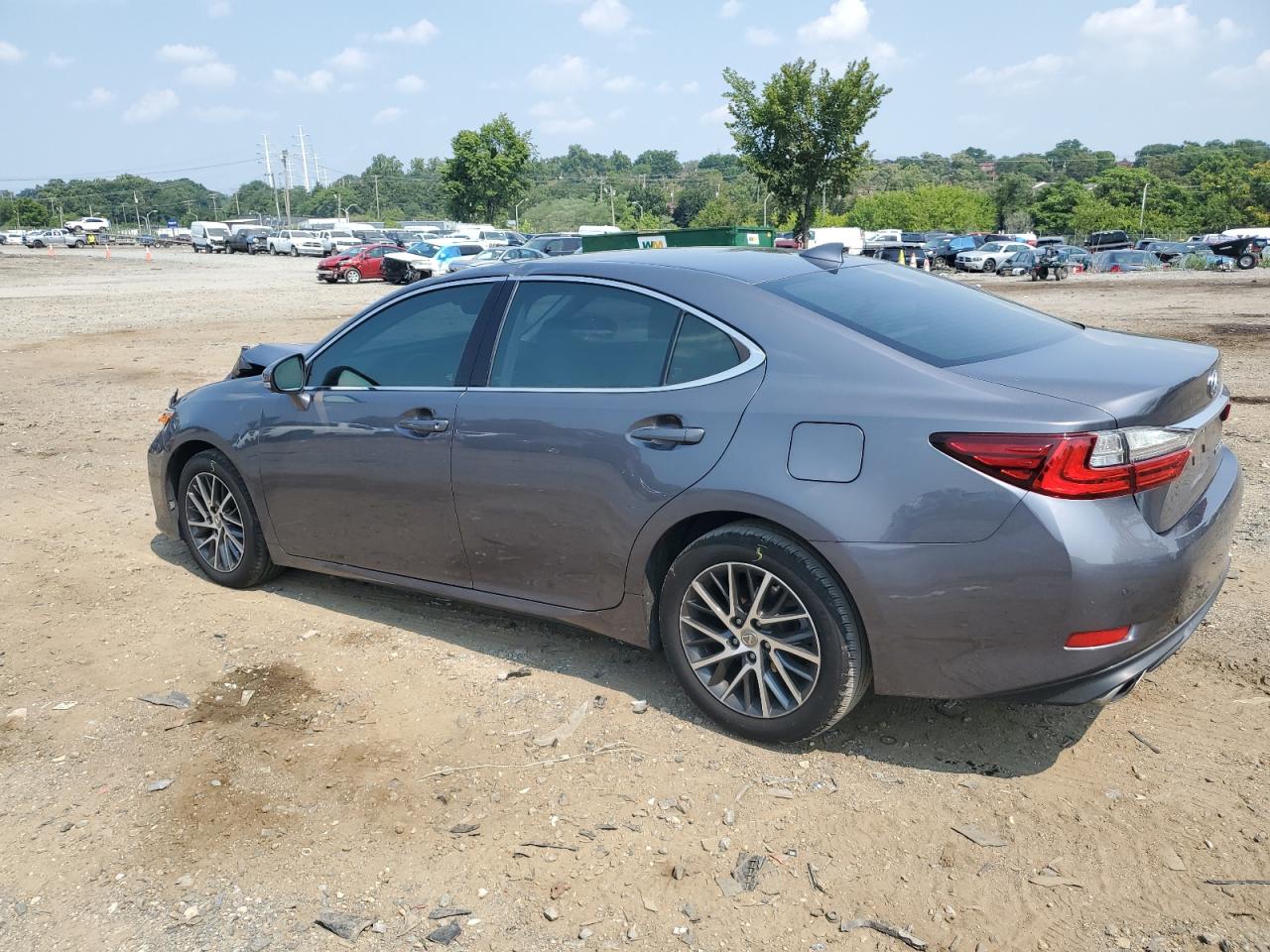 58ABK1GG0HU057609 2017 LEXUS ES - Image 2