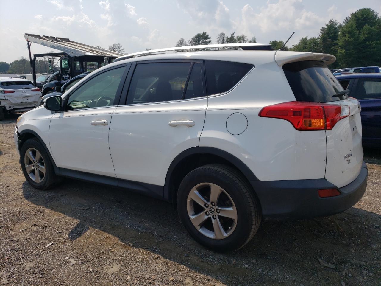 2015 Toyota RAV 4 - Image 2