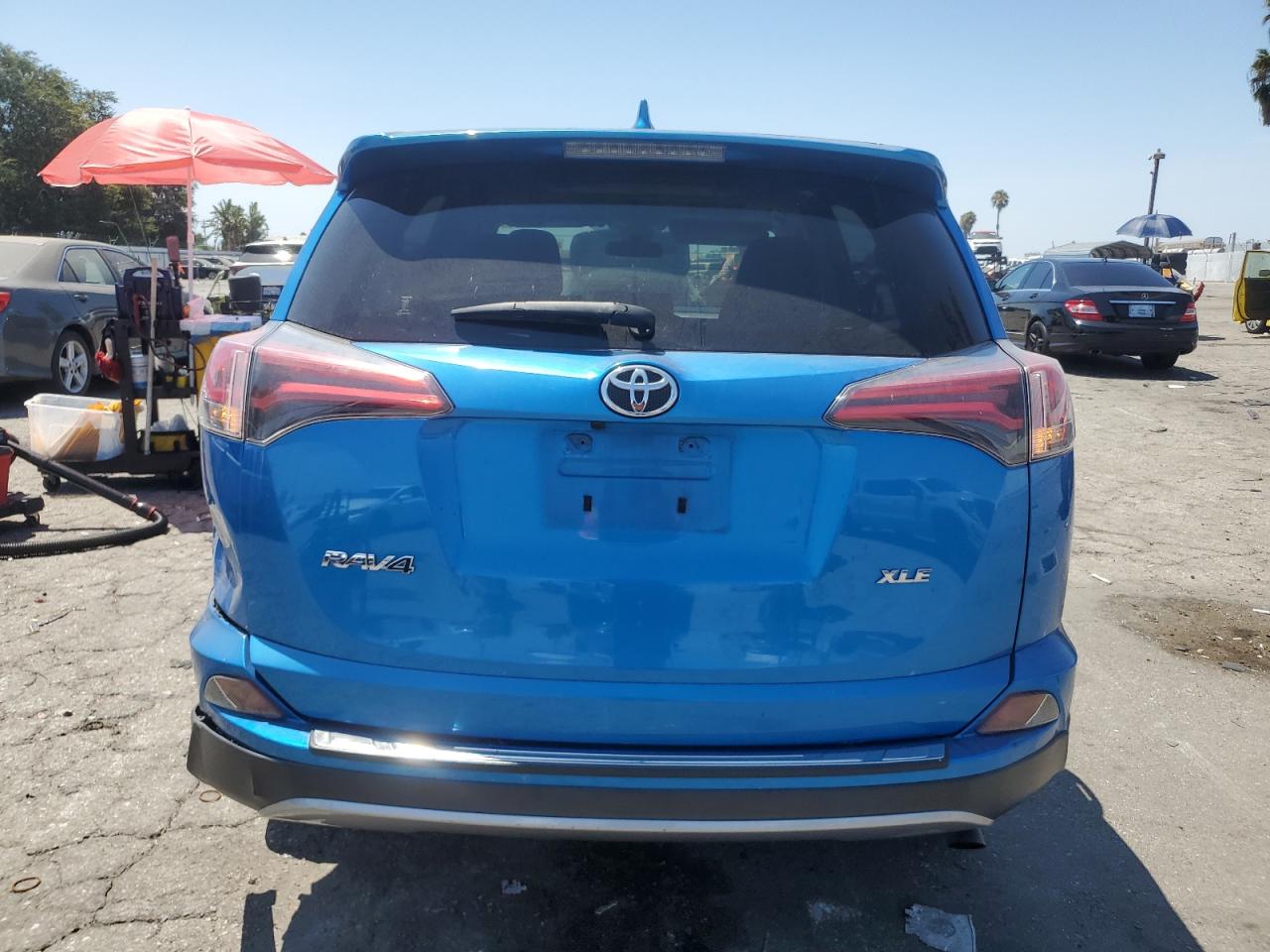 2017 Toyota Rav4 Xle VIN: JTMWFREV1HJ145541 Lot: 66111624