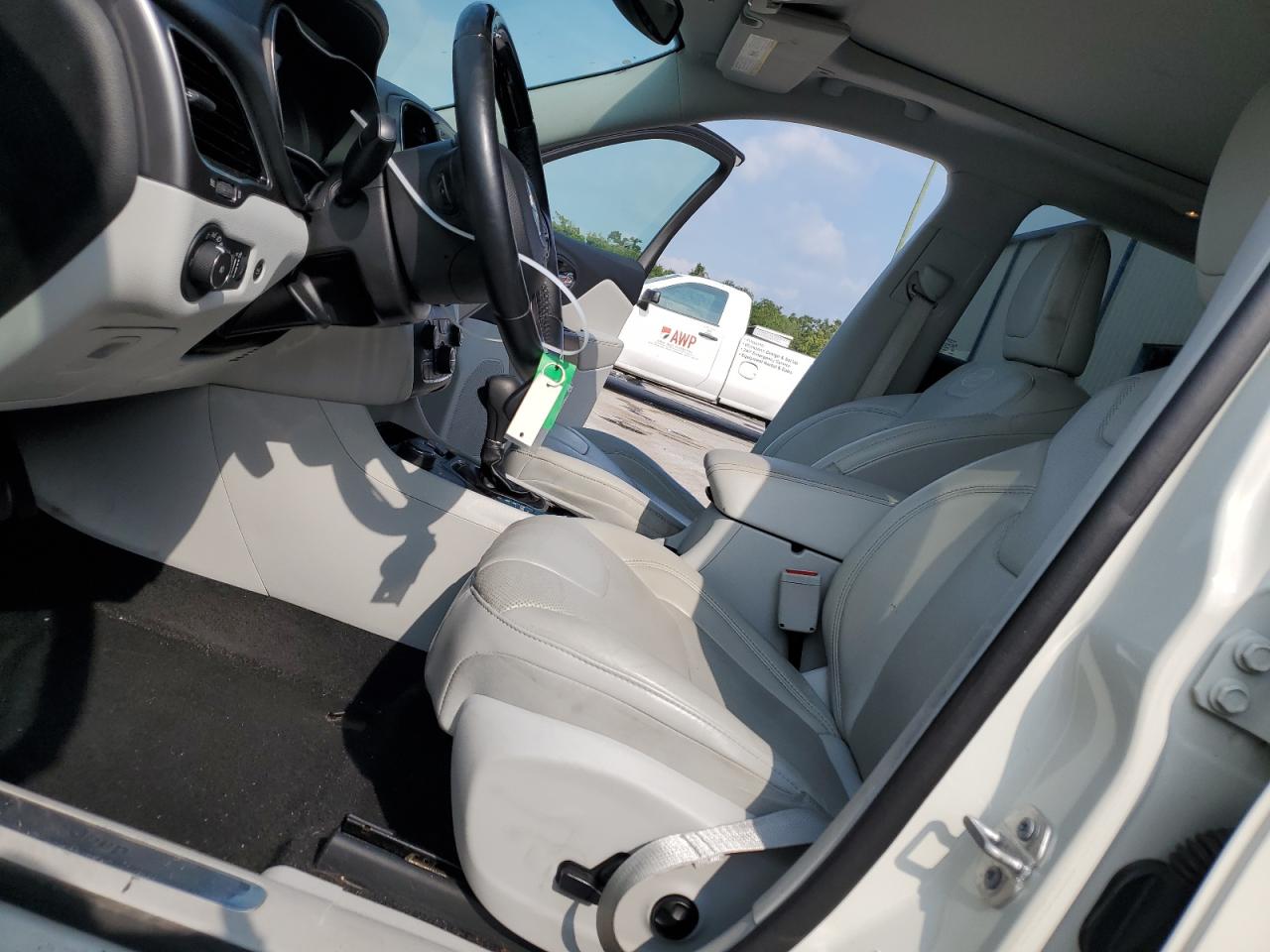 2019 Jeep Cherokee Overland VIN: 1C4PJMJX7KD375426 Lot: 65987004