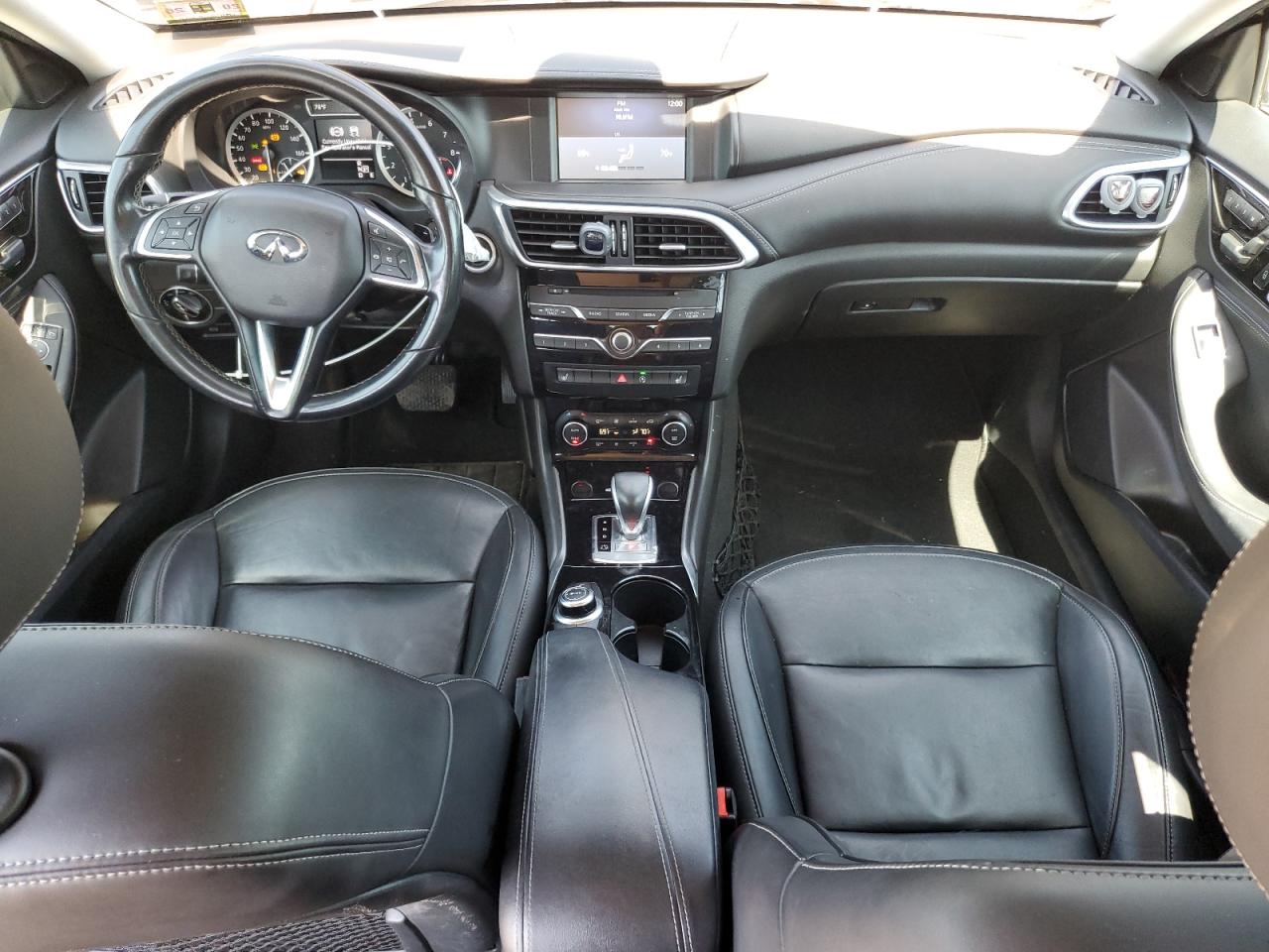 SJKCH5CR4JA050325 2018 Infiniti Qx30 Base