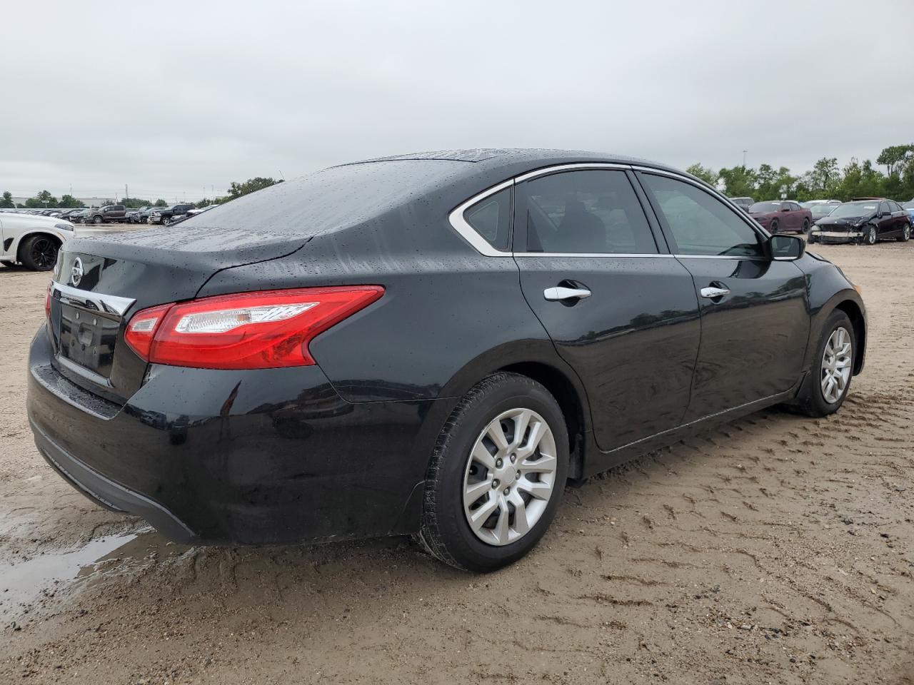 2017 Nissan Altima - Image 3