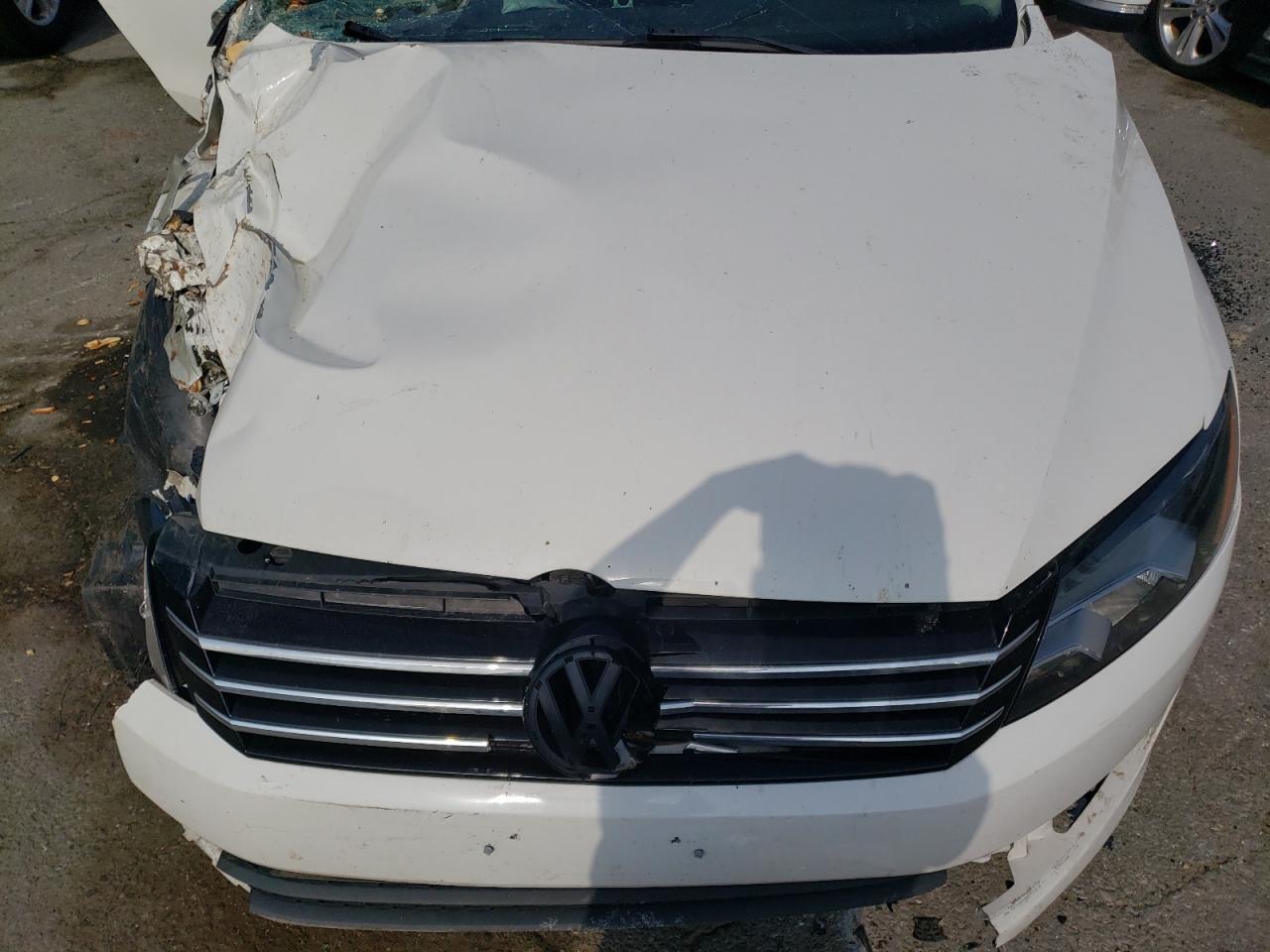 2015 Volkswagen Passat - Image 11