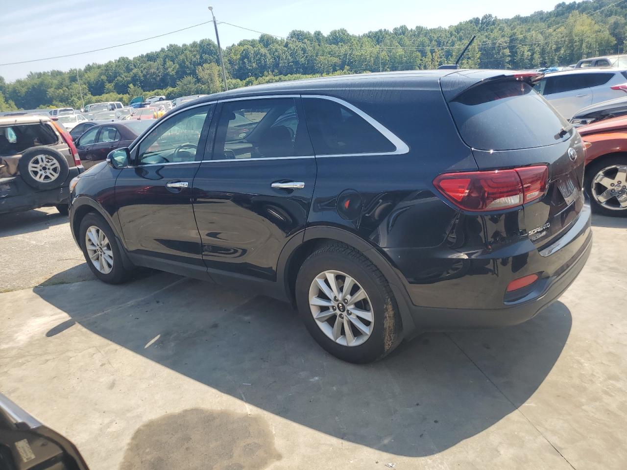 VIN 5XYPG4A3XKG561944 2019 KIA SORENTO no.2