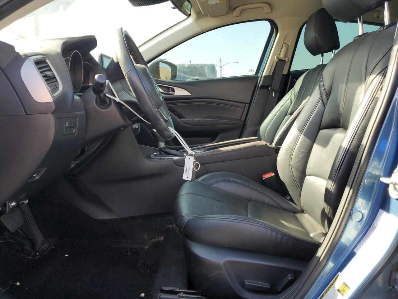 2018 Mazda 3 Touring VIN: 3MZBN1V34JM177164 Lot: 65561884