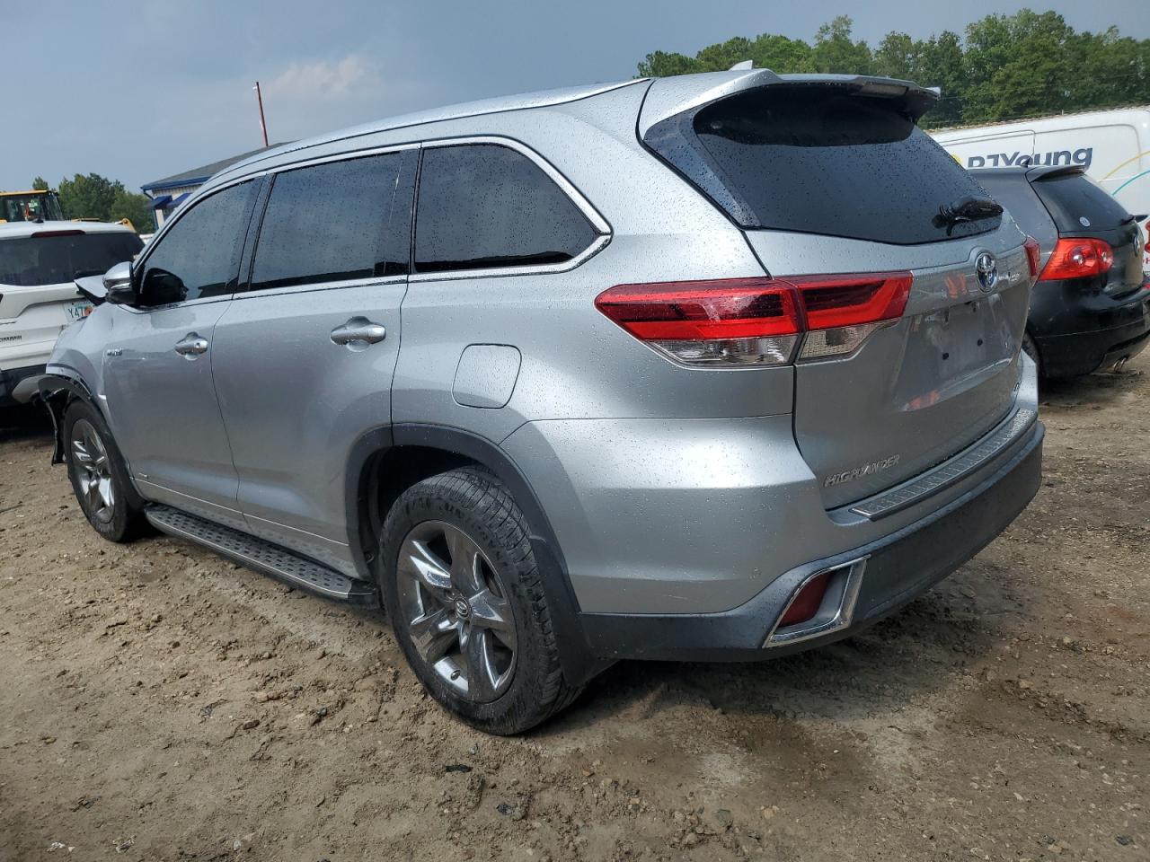 5TDDGRFH1JS049950 2018 TOYOTA HIGHLANDER - Image 2