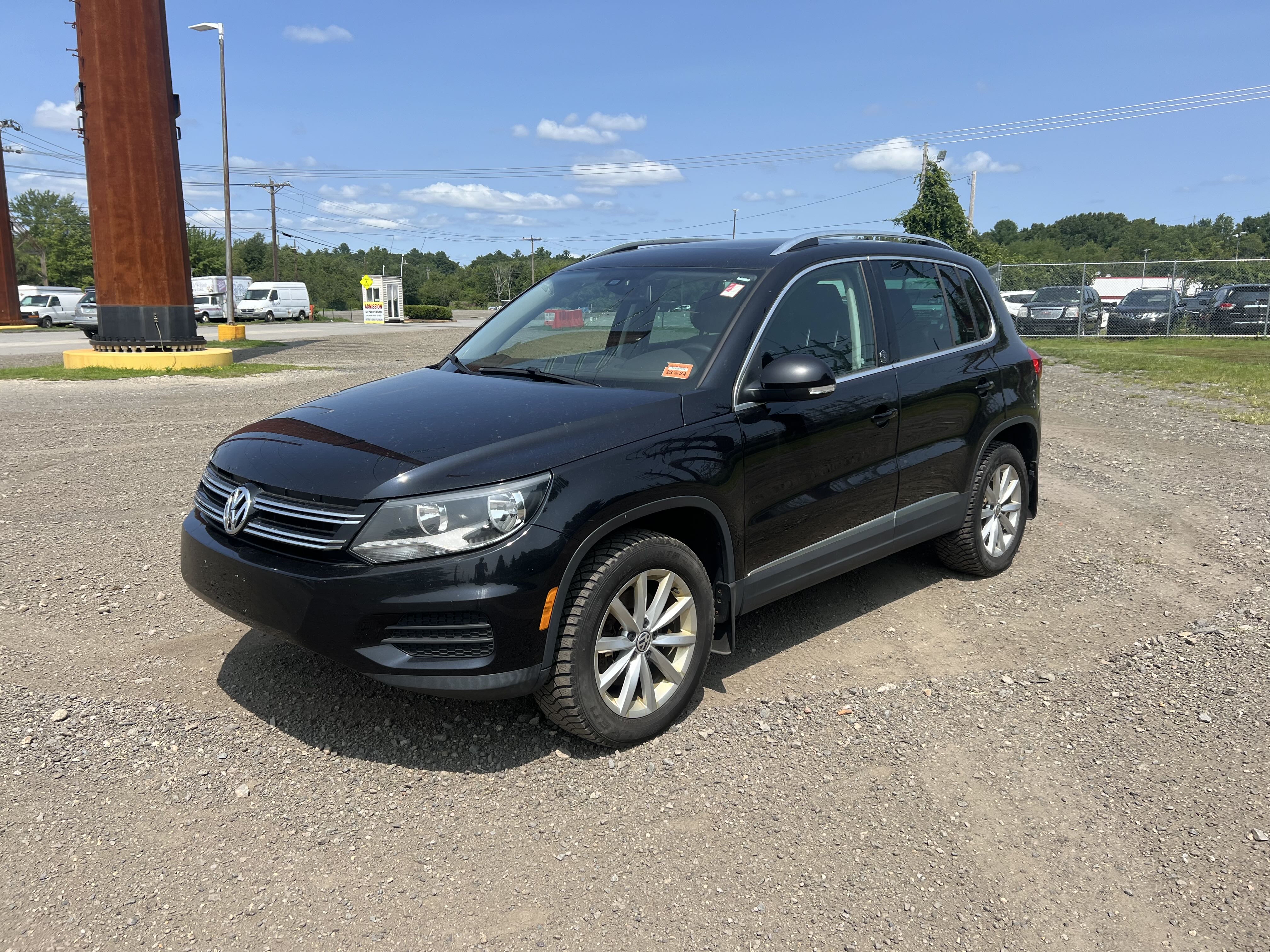 2017 Volkswagen Tiguan Wolfsburg vin: WVGSV7AX9HK019995