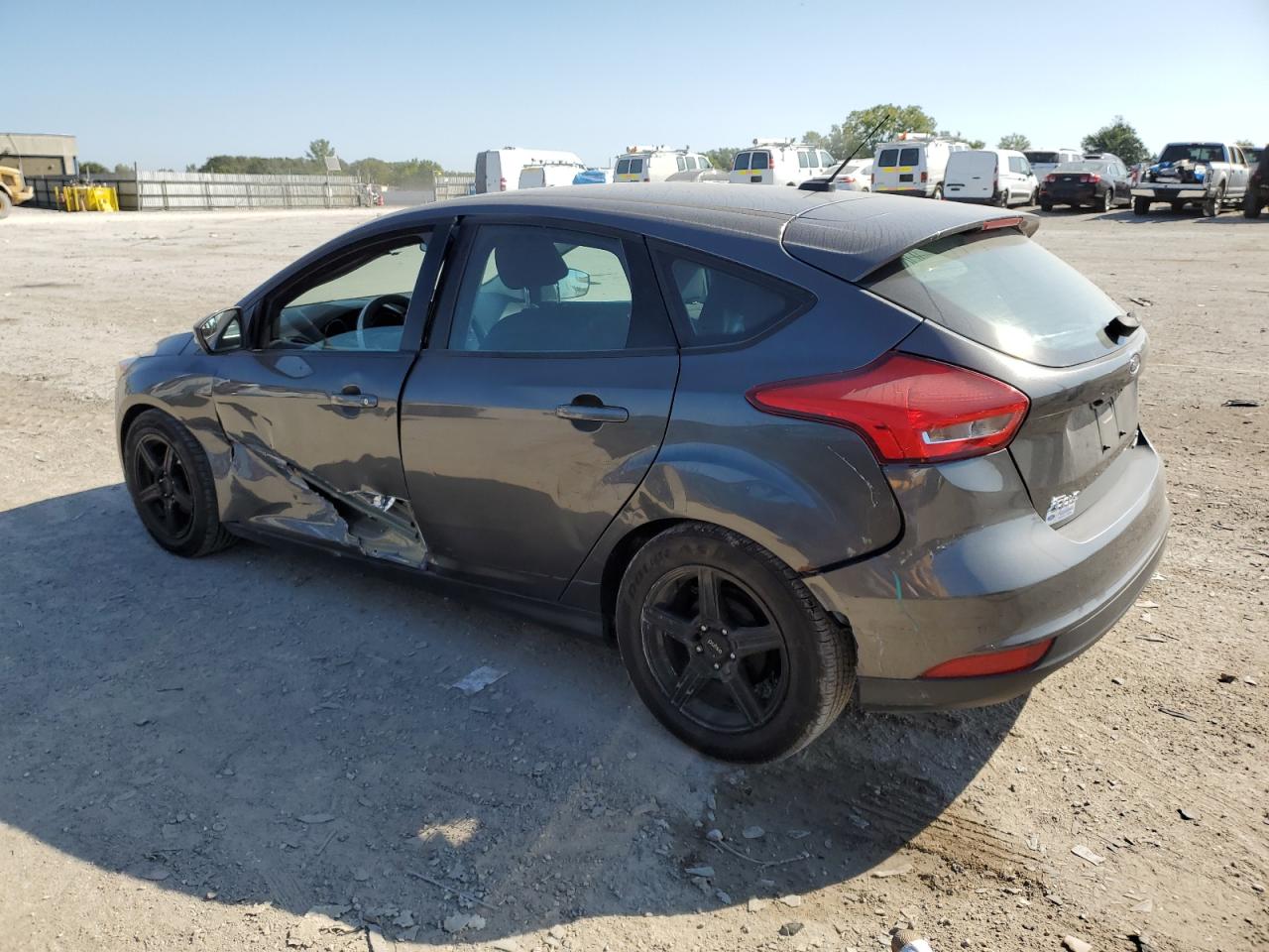 1FADP3K21GL243005 2016 FORD FOCUS - Image 2