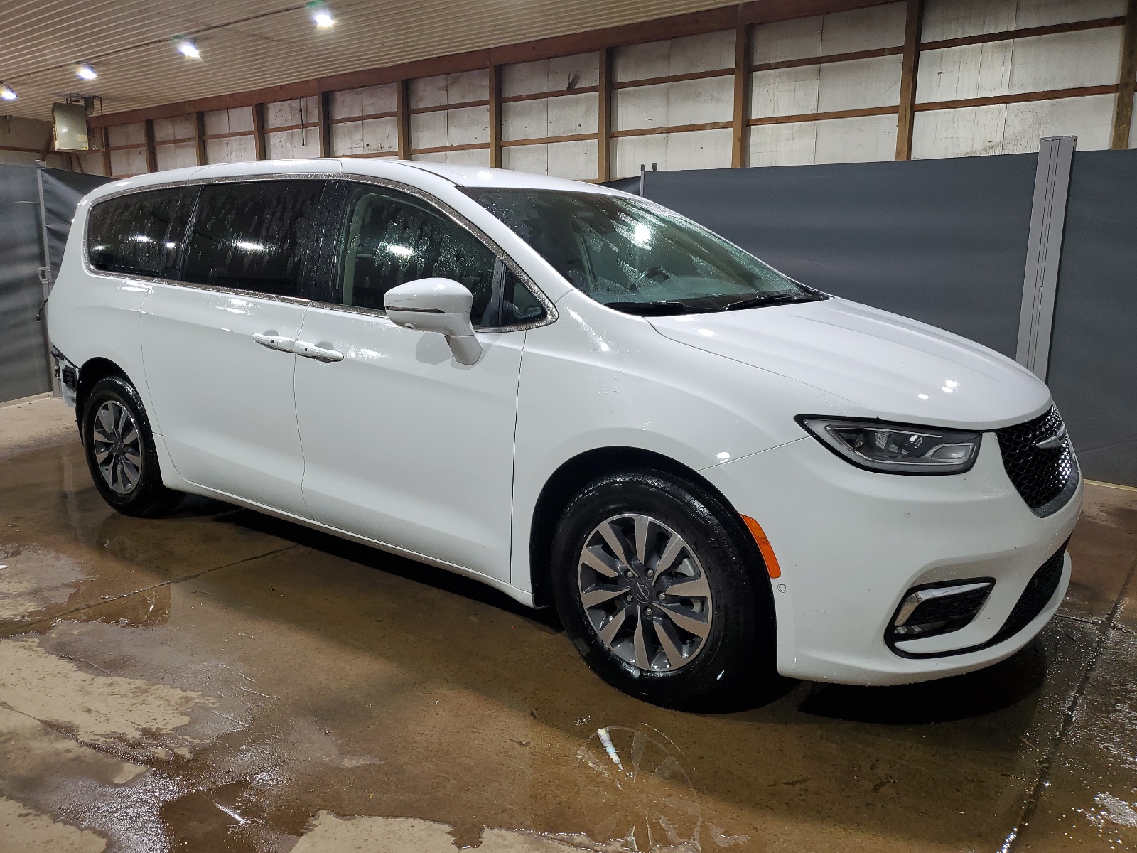 2022 Chrysler Pacifica Hybrid Touring L vin: 2C4RC1L75NR121441