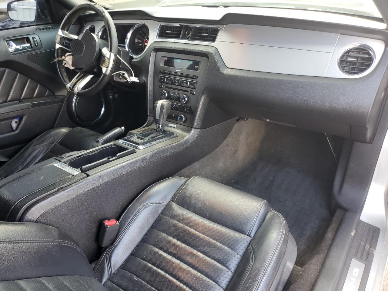 2013 Ford Mustang - Image 8