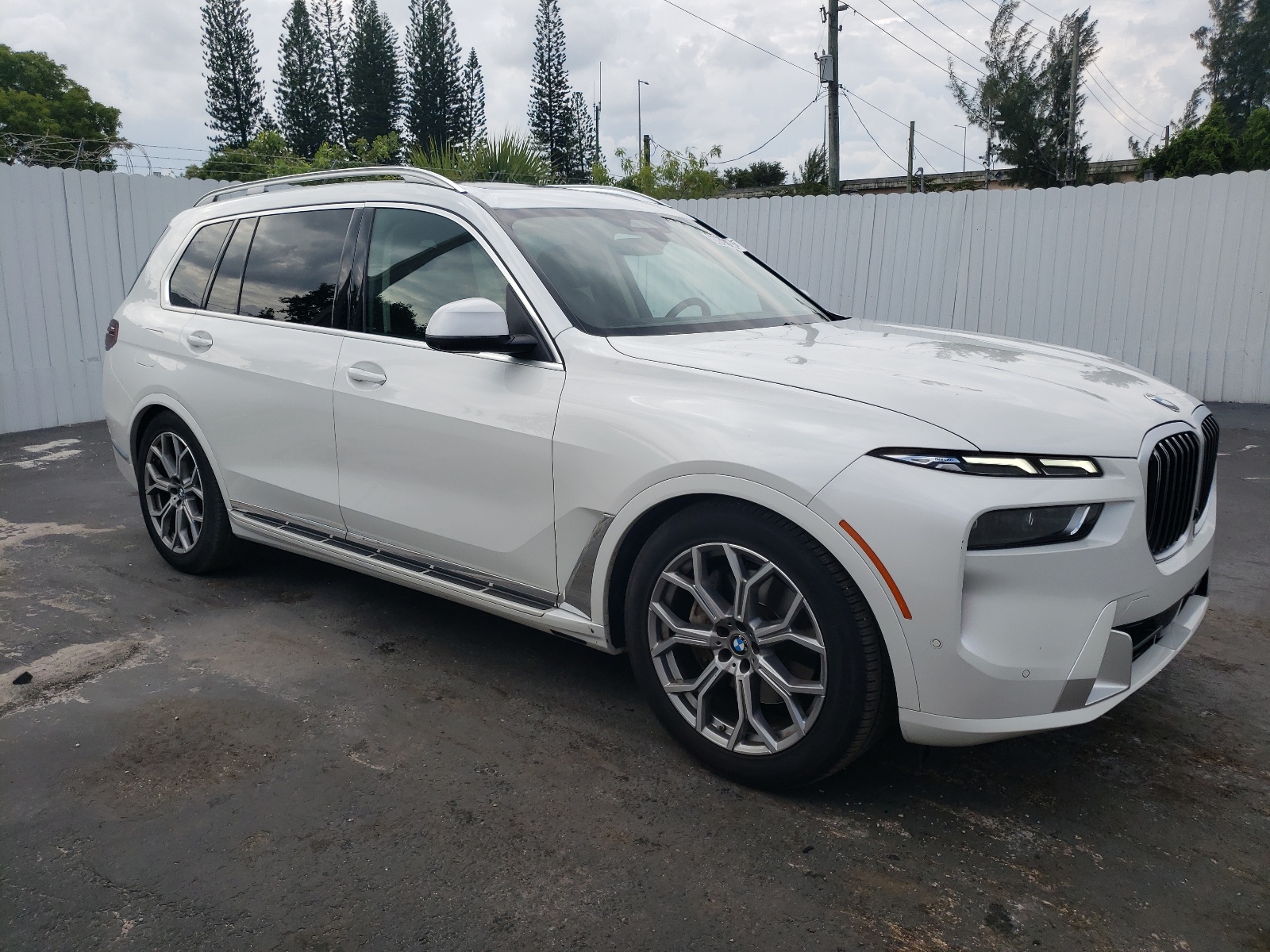 2023 BMW X7 xDrive40I vin: 5UX23EM08P9P20013