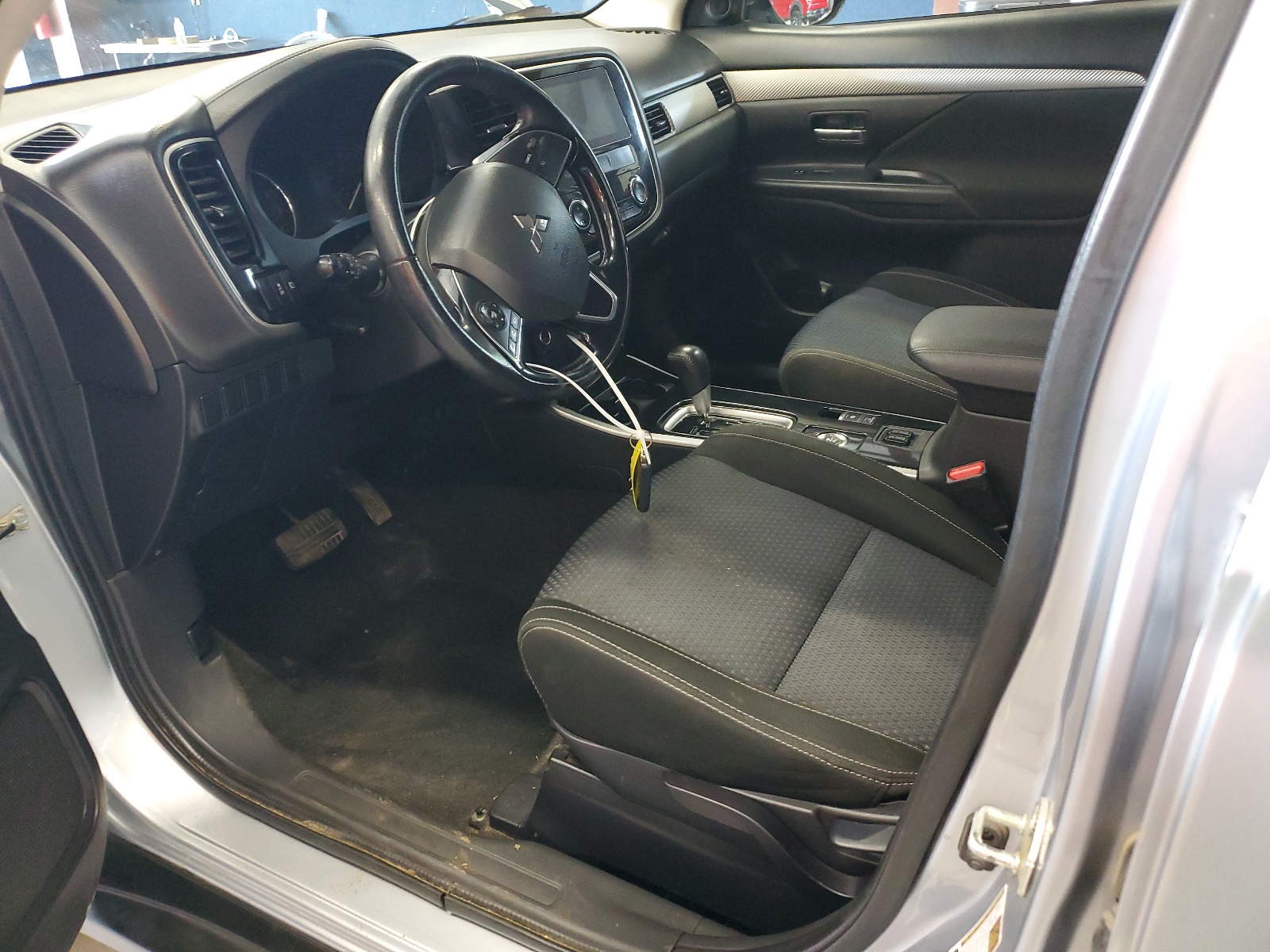 JA4AZ3A32HZ056365 2017 Mitsubishi Outlander Se