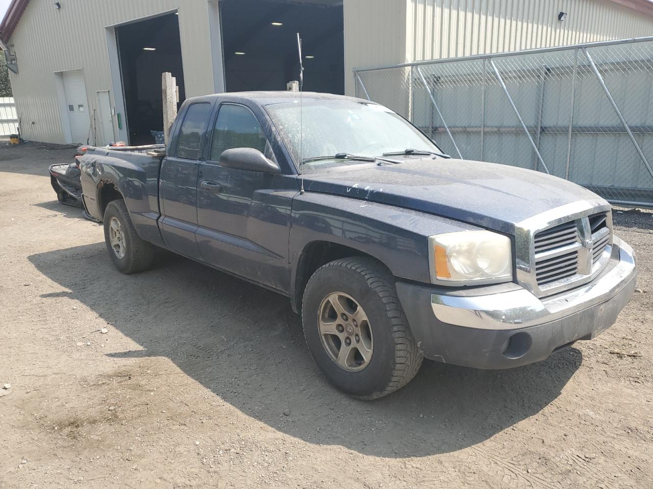 2005 Dodge Dakota - Image 4