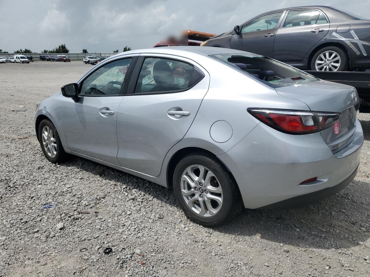 2017 Toyota Yaris - Image 2