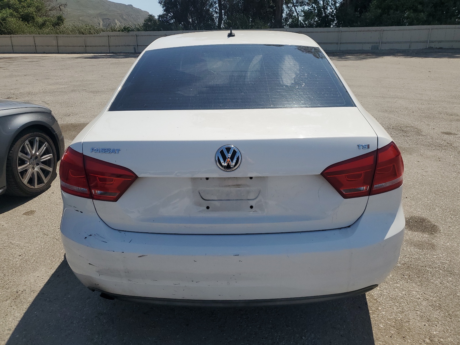 2014 Volkswagen Passat S vin: 1VWAT7A32EC102979