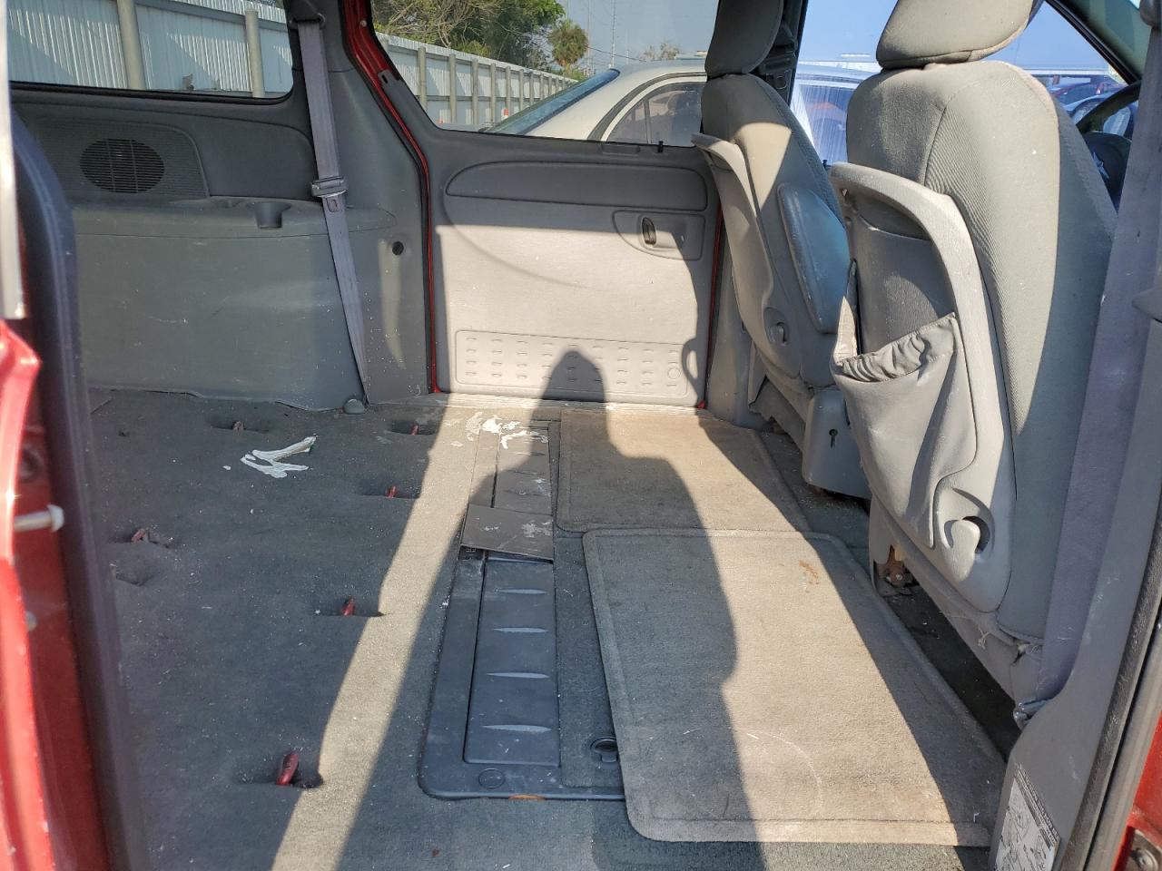 2005 Chrysler Town & Country Lx VIN: 2C4GP44R95R189660 Lot: 65965124