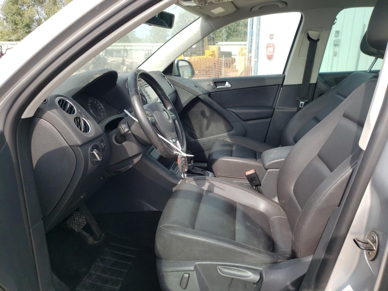 2011 Volkswagen Tiguan - Image 7