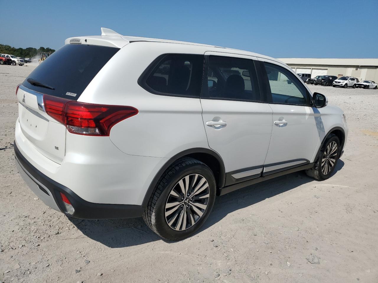 JA4AZ3A36LZ006609 Mitsubishi Outlander  3