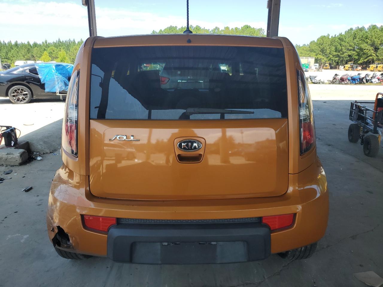 2011 Kia Soul + VIN: KNDJT2A25B7299163 Lot: 68100344