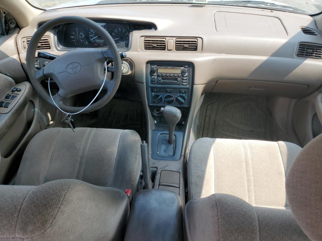 2000 Toyota Camry Ce VIN: 4T1BG22K9YU995943 Lot: 65824834