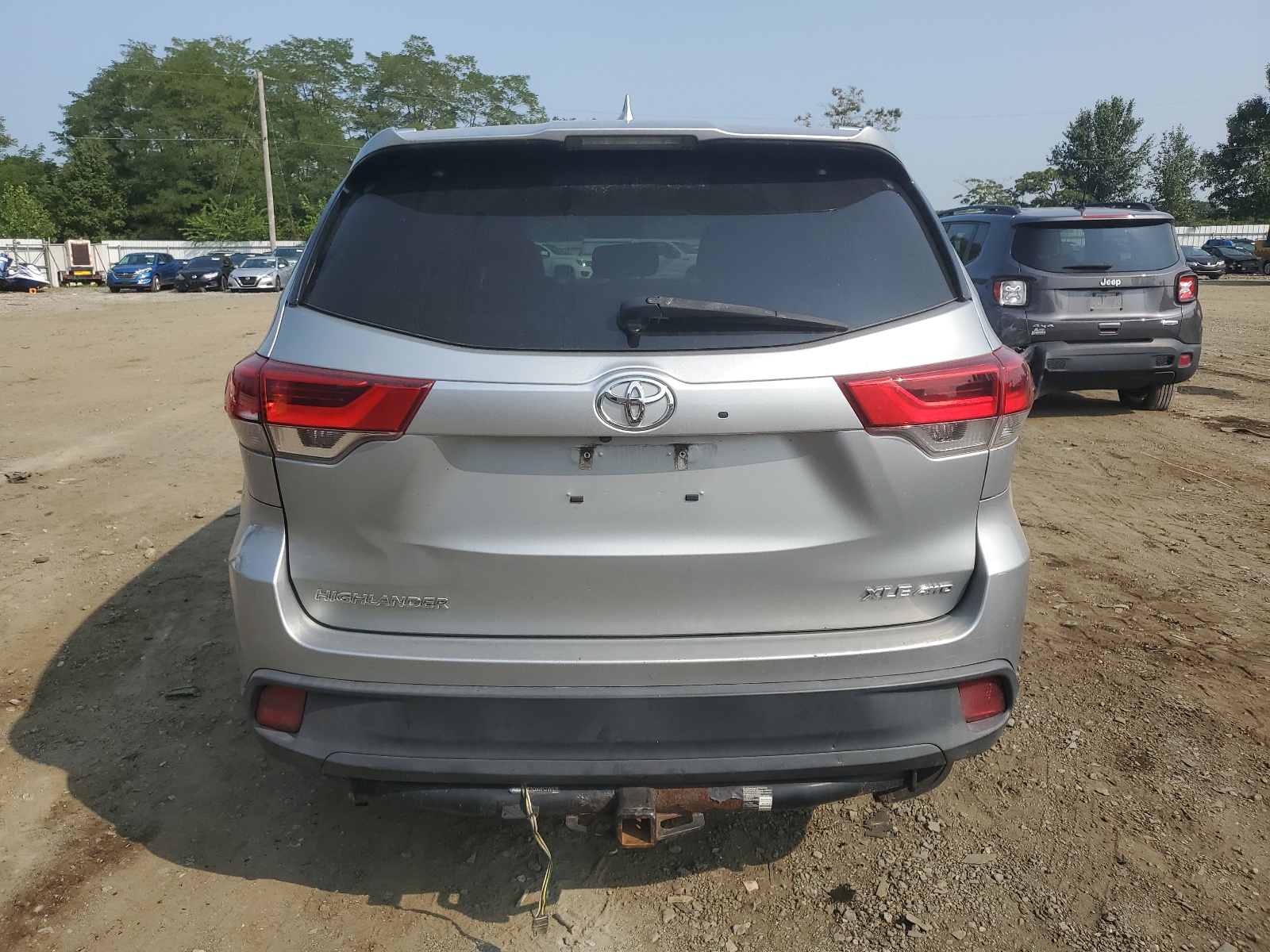 5TDJZRFH2HS466923 2017 Toyota Highlander Se