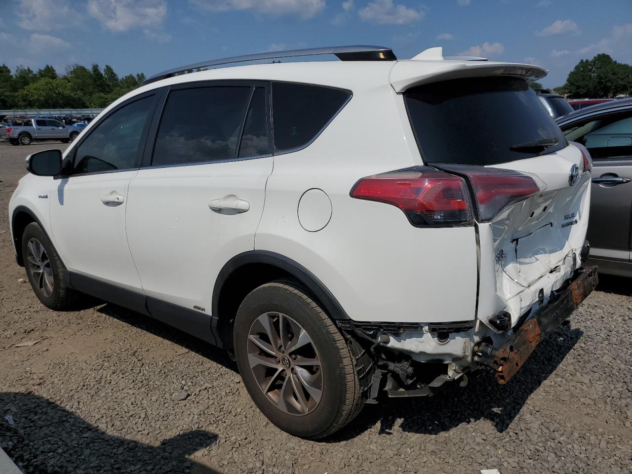 JTMRJREV1HD093497 2017 TOYOTA RAV 4 - Image 2