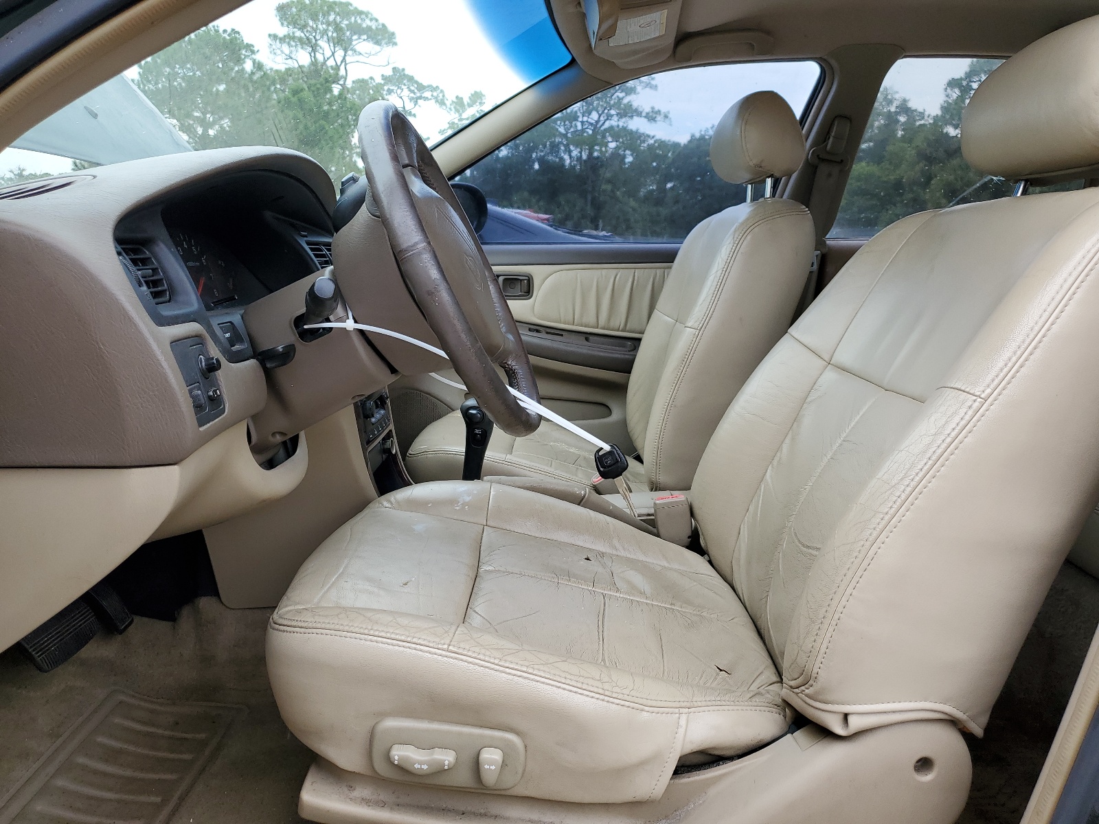 1N4DL01A1YC106392 2000 Nissan Altima Xe