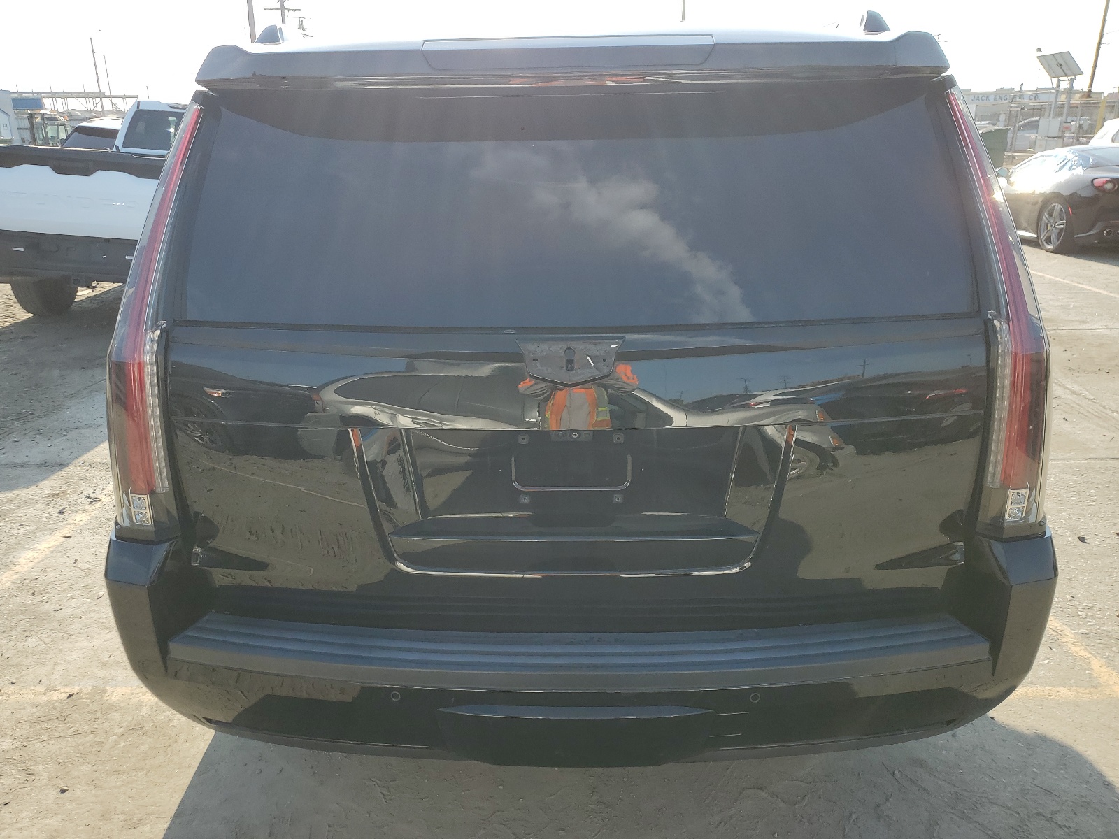 2017 Cadillac Escalade Luxury vin: 1GYS3BKJ5HR152018