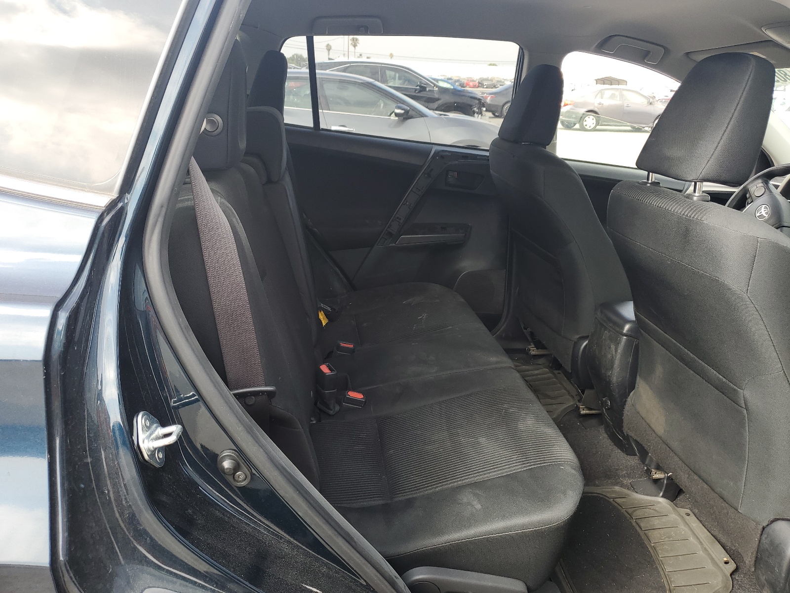 JTMZFREV0JJ737886 2018 Toyota Rav4 Le