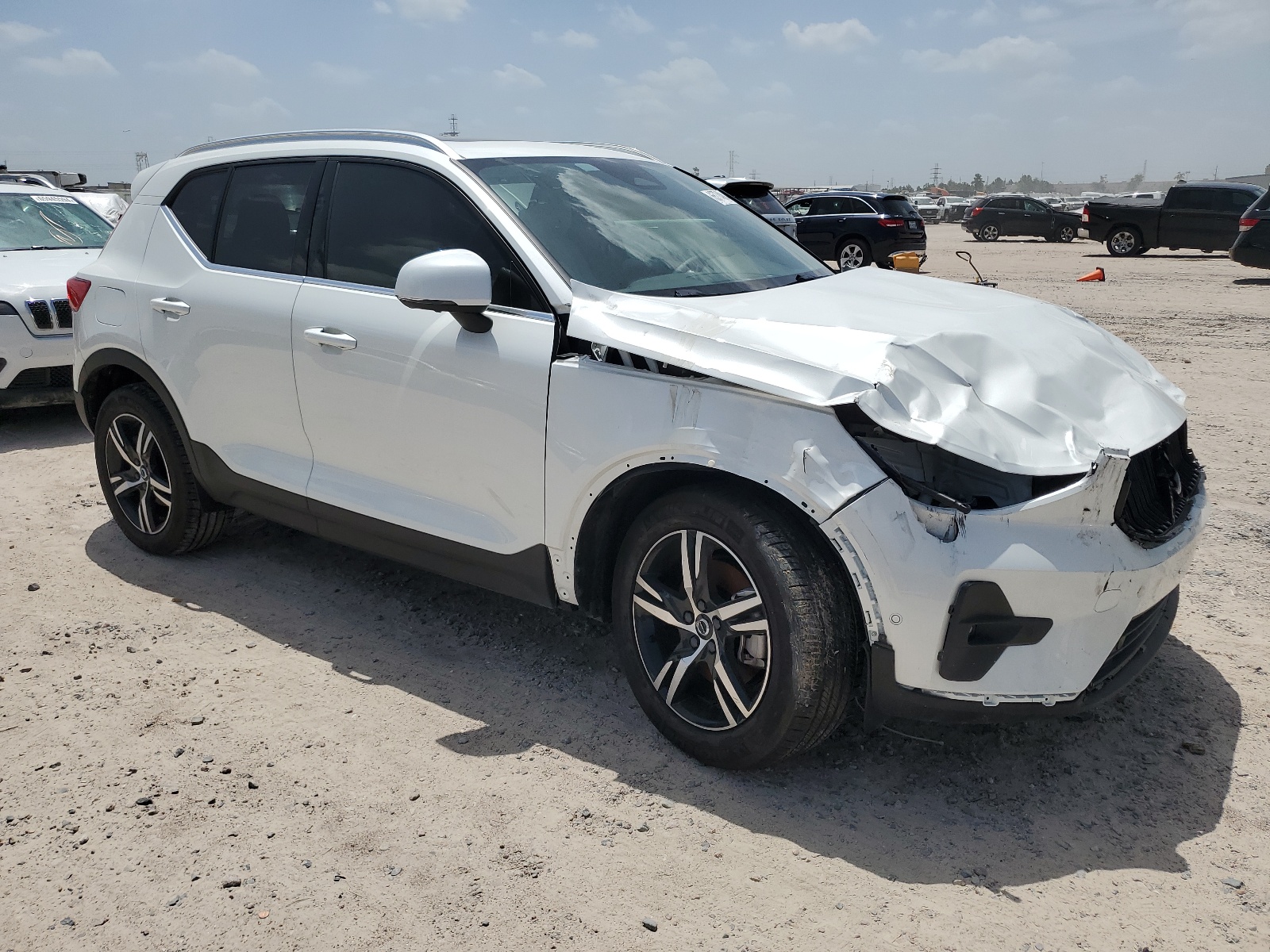 2023 Volvo Xc40 Plus vin: YV4L12UEXP2086022