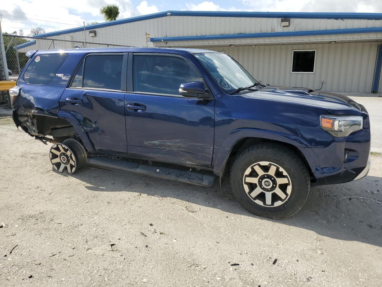 2017 Toyota 4Runner Sr5/Sr5 Premium VIN: JTEBU5JR8H5470939 Lot: 62357334