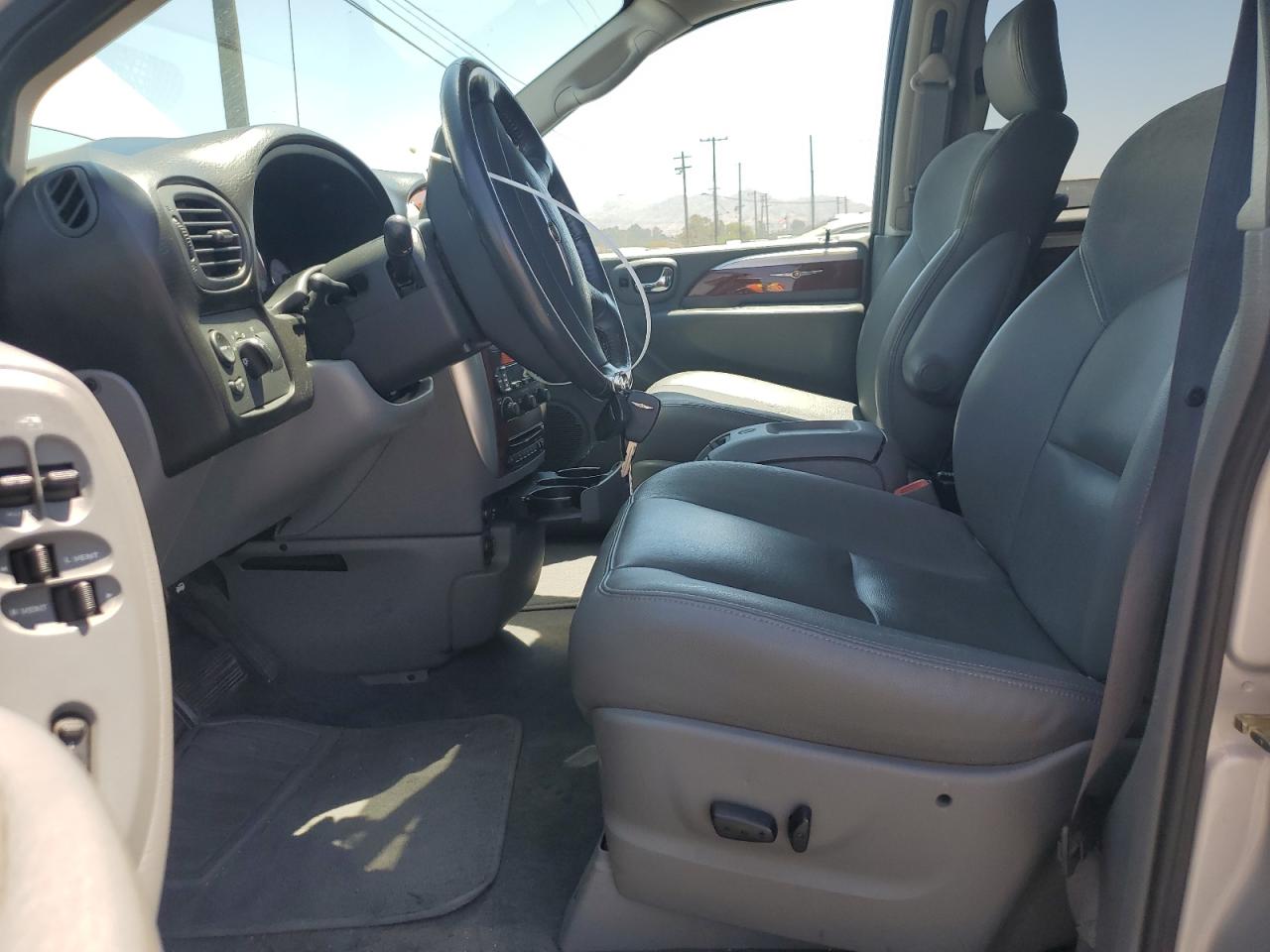 2006 Chrysler Town & Country Limited VIN: 2A4GP64L86R640435 Lot: 69213844