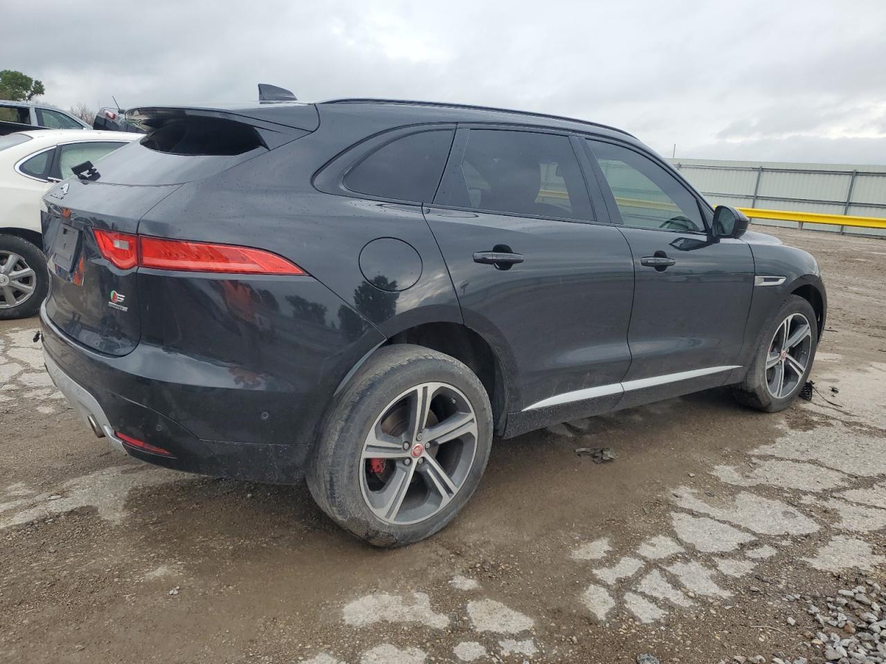 VIN SADCM2FV5JA329809 2018 JAGUAR F-PACE no.3