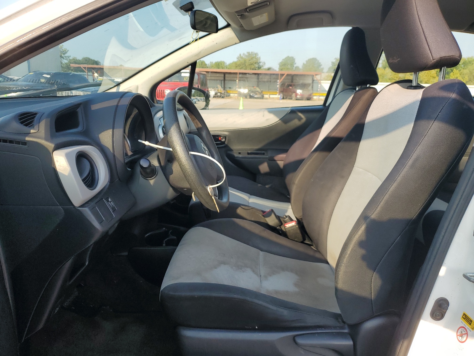 JTDKTUD36ED596419 2014 Toyota Yaris