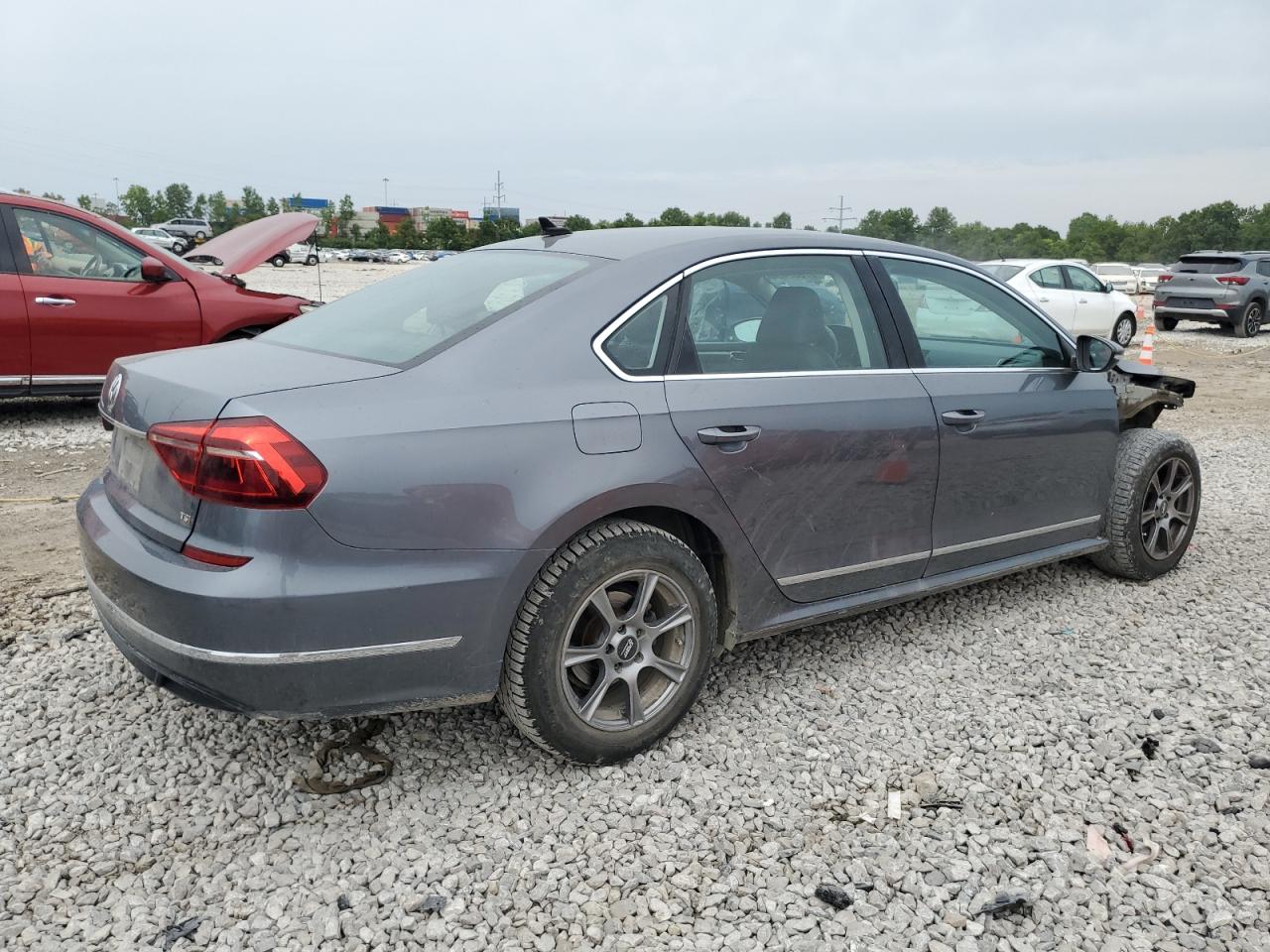 2017 Volkswagen Passat - Image 3