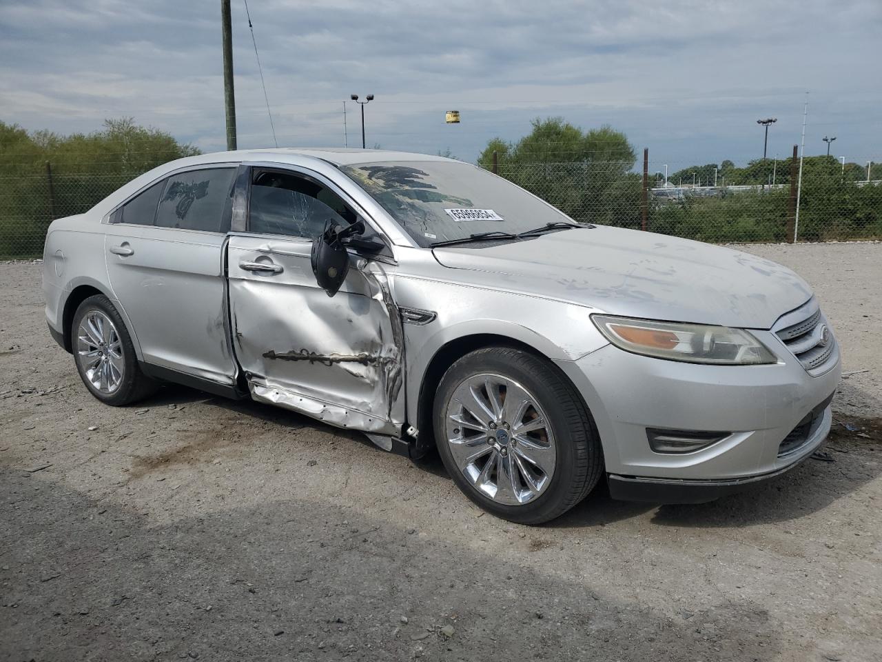 2011 Ford Taurus - Image 4