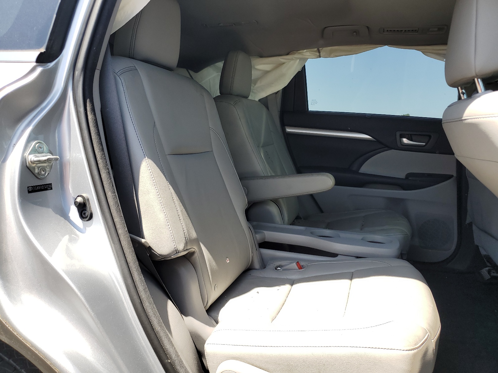 5TDJKRFH2ES012140 2014 Toyota Highlander Xle