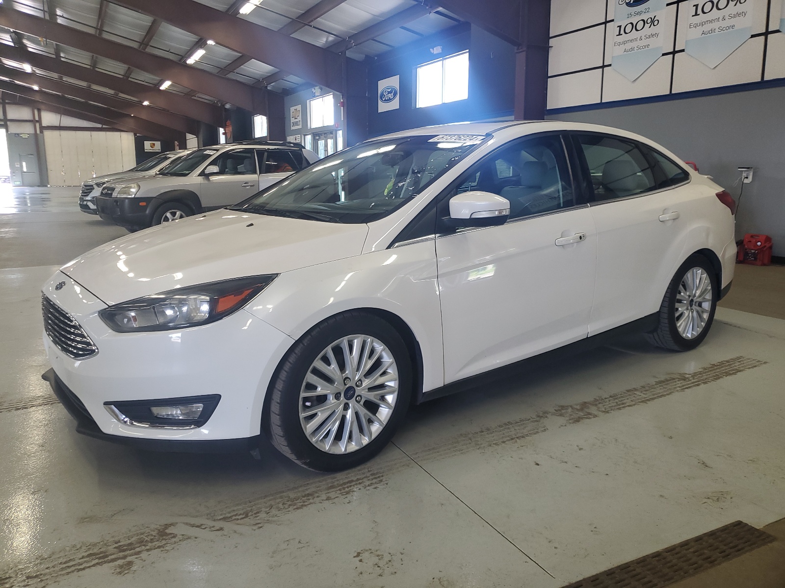 2018 Ford Focus Titanium vin: 1FADP3J27JL323918